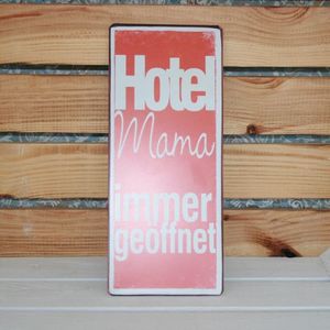 Schild "Hotel Mama...."