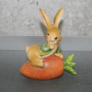 Hase mit Karotte 