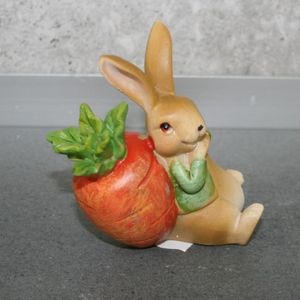 Hase mit Karotte